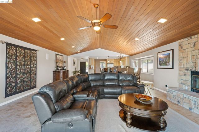 5621 Starboard Dr, Discovery Bay, CA 94505