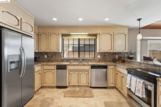 5621 Starboard Dr, Discovery Bay, CA 94505