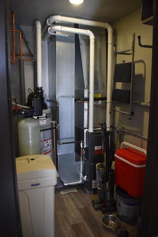 120 &160 N Hunt Street, Mitchell, IA 50461