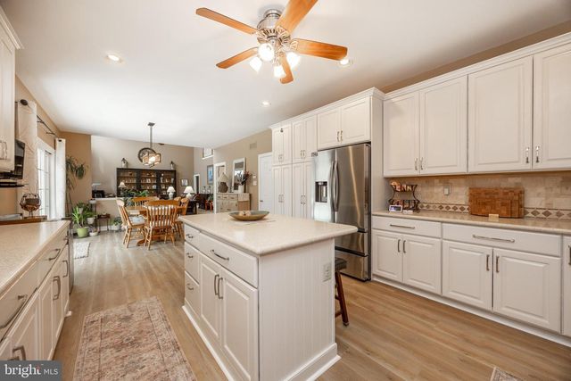 812 E KENNEDY RD, North Wales, PA 19454