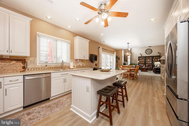 812 E KENNEDY RD, North Wales, PA 19454