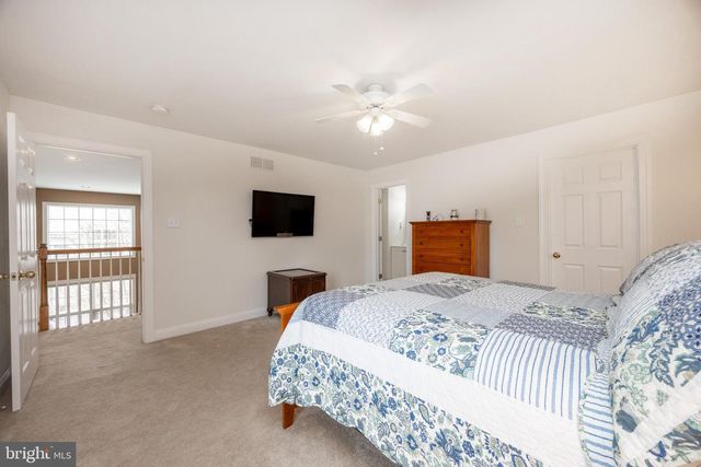 812 E KENNEDY RD, North Wales, PA 19454