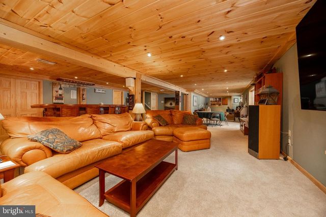 812 E KENNEDY RD, North Wales, PA 19454