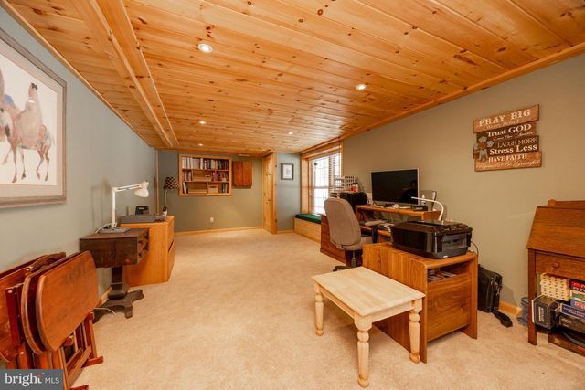 812 E KENNEDY RD, North Wales, PA 19454