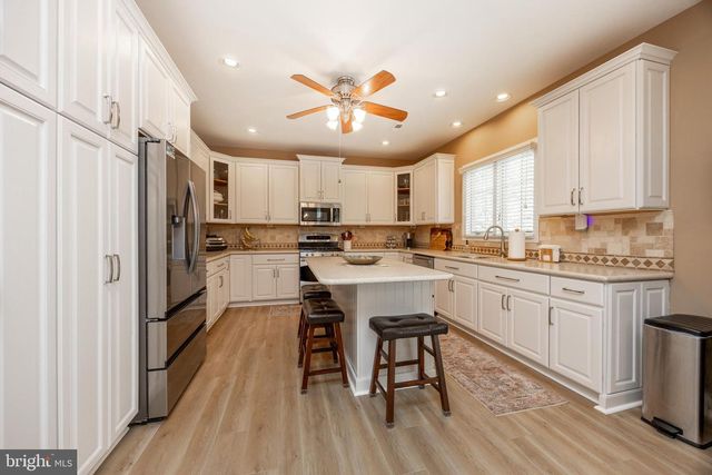 812 E KENNEDY RD, North Wales, PA 19454