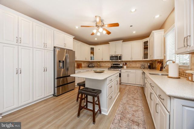 812 E KENNEDY RD, North Wales, PA 19454