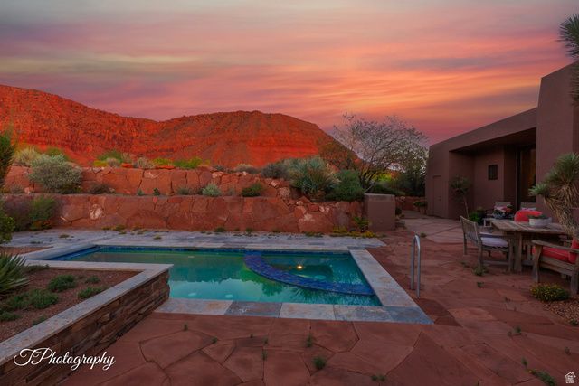 688 W SHINAVA DR, Ivins, UT 84738