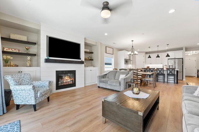 2573 Brodie Ln, Richland, WA 99352