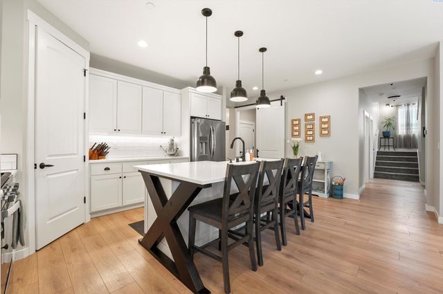 2573 Brodie Ln, Richland, WA 99352