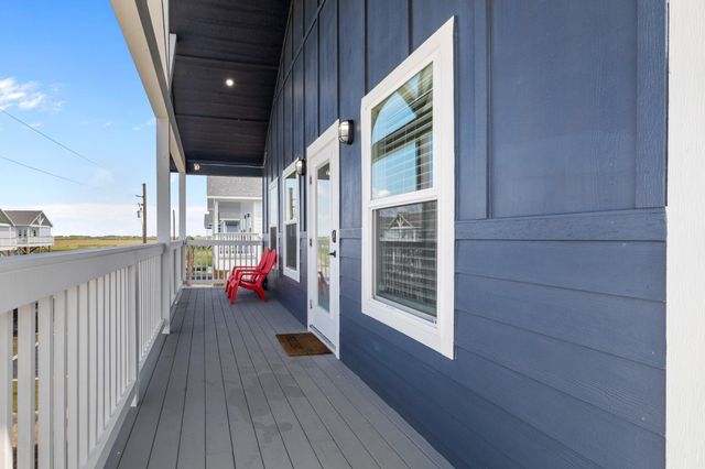 1072 Johnson Road, Gilchrist, TX 77617