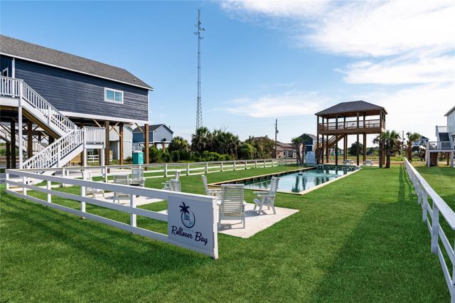 1072 Johnson Road, Gilchrist, TX 77617