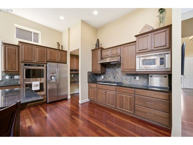 5904 Nw INGLEWOOD Ct, Camas, WA 98607