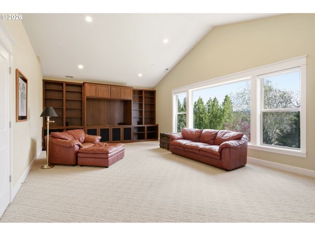 5904 Nw INGLEWOOD Ct, Camas, WA 98607