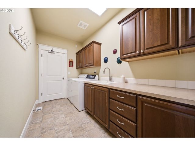 5904 Nw INGLEWOOD Ct, Camas, WA 98607