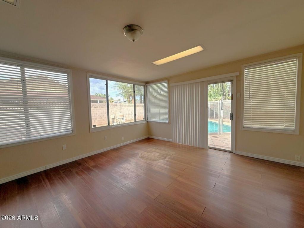 Image 11 of property listing at 4625 S RITA Lane, Tempe, AZ 85282