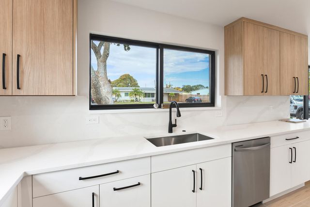 1320 S Deerfield Avenue, Deerfield Beach, FL 33441