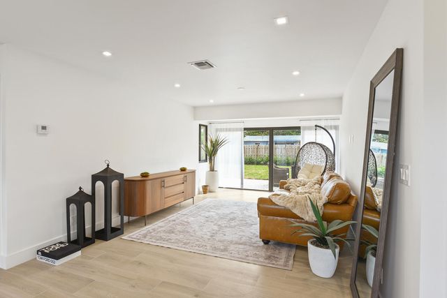 1320 S Deerfield Avenue, Deerfield Beach, FL 33441