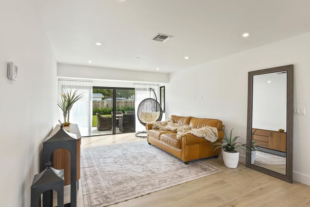 1320 S Deerfield Avenue, Deerfield Beach, FL 33441