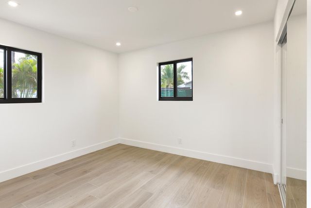 1320 S Deerfield Avenue, Deerfield Beach, FL 33441