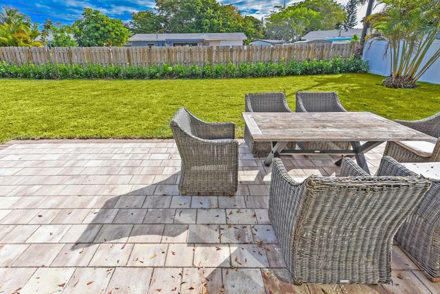 1320 S Deerfield Avenue, Deerfield Beach, FL 33441
