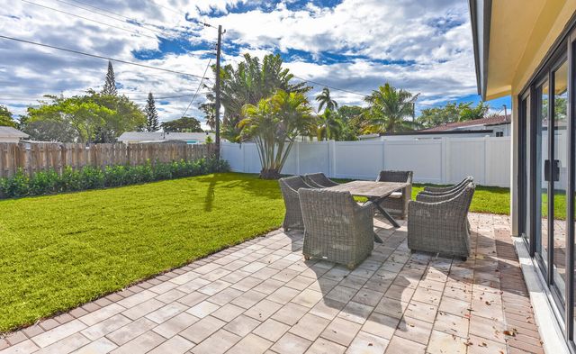 1320 S Deerfield Avenue, Deerfield Beach, FL 33441