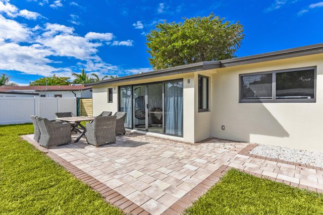 1320 S Deerfield Avenue, Deerfield Beach, FL 33441