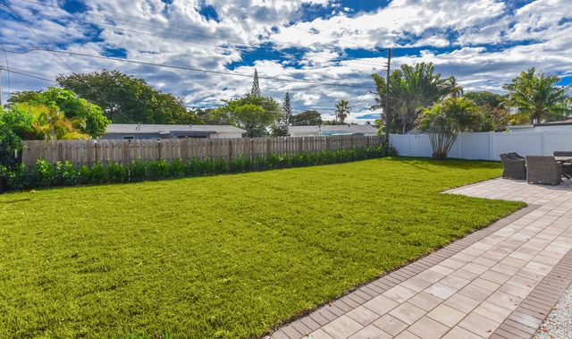 1320 S Deerfield Avenue, Deerfield Beach, FL 33441