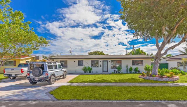 1320 S Deerfield Avenue, Deerfield Beach, FL 33441