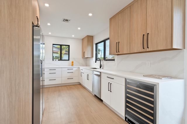 1320 S Deerfield Avenue, Deerfield Beach, FL 33441