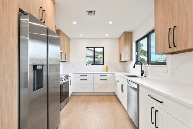 1320 S Deerfield Avenue, Deerfield Beach, FL 33441