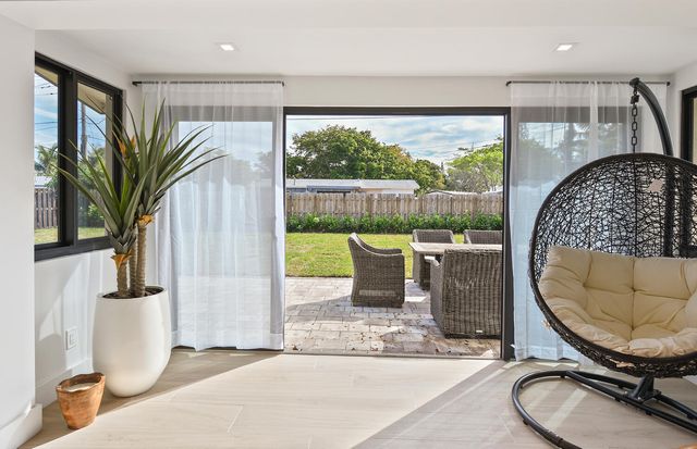 1320 S Deerfield Avenue, Deerfield Beach, FL 33441