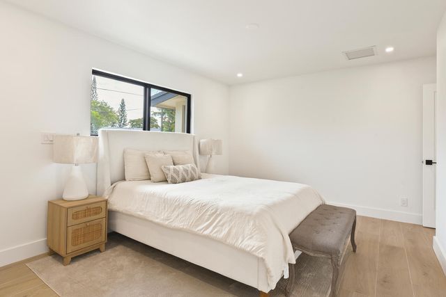 1320 S Deerfield Avenue, Deerfield Beach, FL 33441