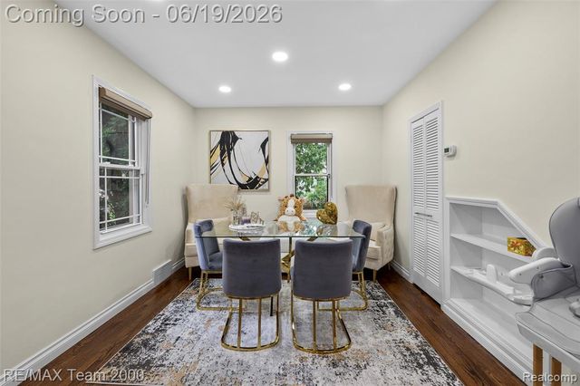 6155 N Silvery Lane, Dearborn Heights, MI 48127