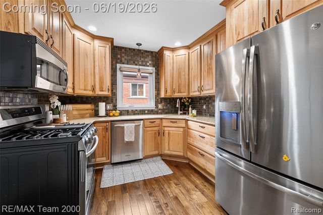 6155 N Silvery Lane, Dearborn Heights, MI 48127