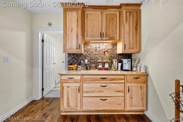 6155 N Silvery Lane, Dearborn Heights, MI 48127