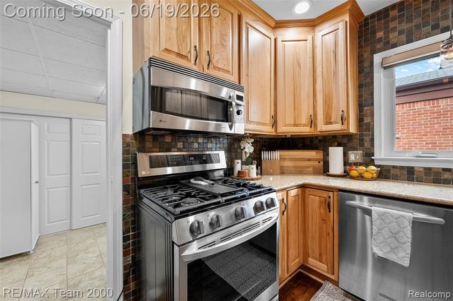 6155 N Silvery Lane, Dearborn Heights, MI 48127
