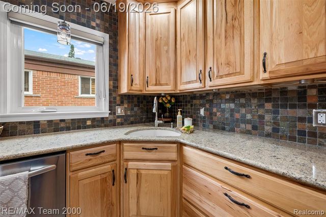 6155 N Silvery Lane, Dearborn Heights, MI 48127