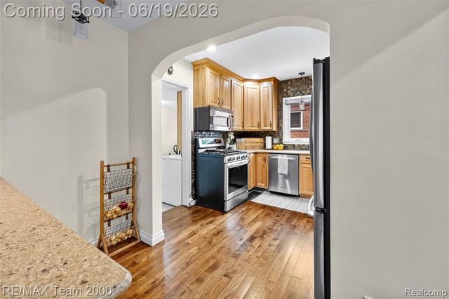 6155 N Silvery Lane, Dearborn Heights, MI 48127