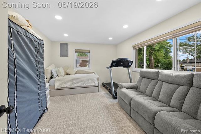 6155 N Silvery Lane, Dearborn Heights, MI 48127