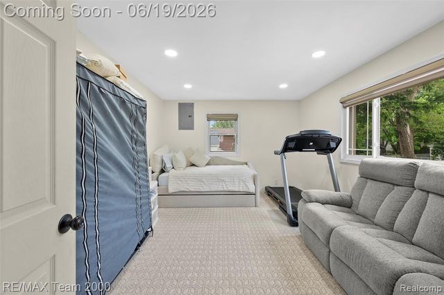 6155 N Silvery Lane, Dearborn Heights, MI 48127