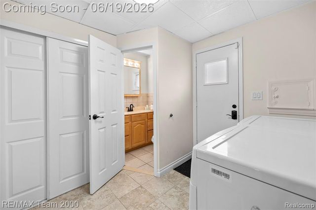 6155 N Silvery Lane, Dearborn Heights, MI 48127