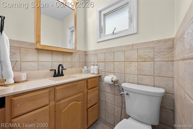 6155 N Silvery Lane, Dearborn Heights, MI 48127