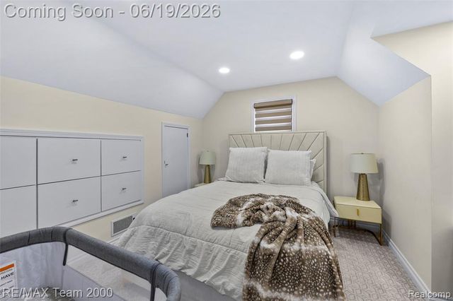 6155 N Silvery Lane, Dearborn Heights, MI 48127