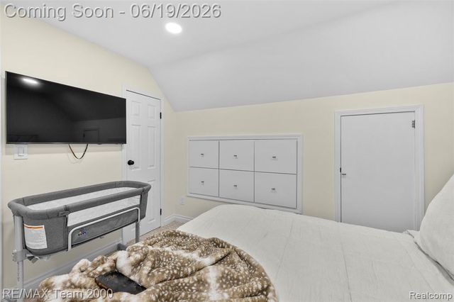 6155 N Silvery Lane, Dearborn Heights, MI 48127