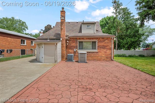 6155 N Silvery Lane, Dearborn Heights, MI 48127