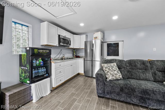 6155 N Silvery Lane, Dearborn Heights, MI 48127