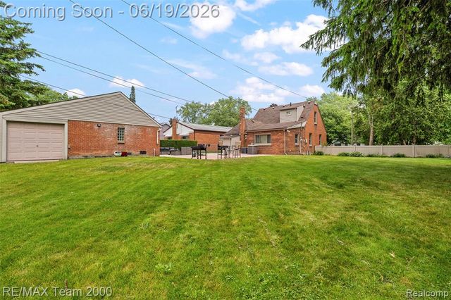 6155 N Silvery Lane, Dearborn Heights, MI 48127