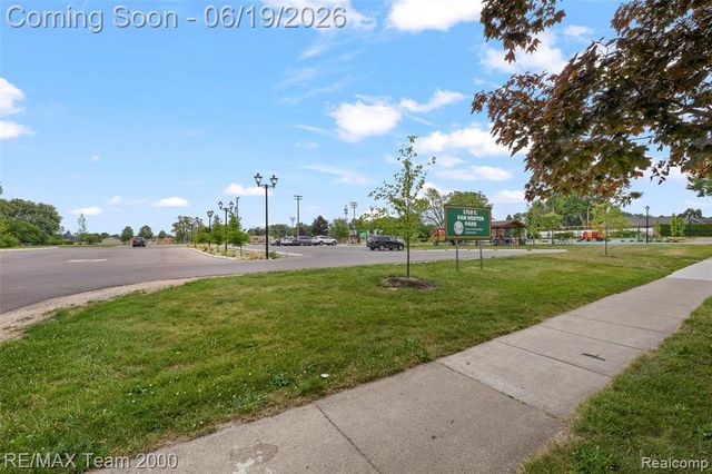 6155 N Silvery Lane, Dearborn Heights, MI 48127