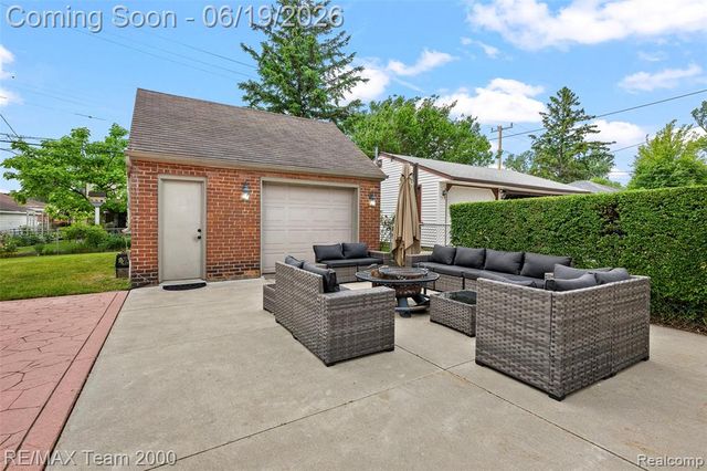 6155 N Silvery Lane, Dearborn Heights, MI 48127