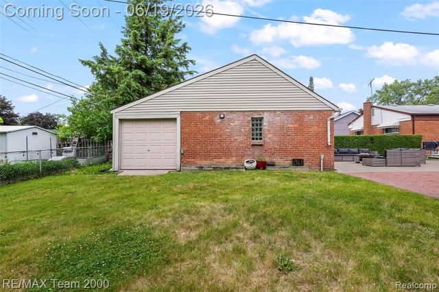 6155 N Silvery Lane, Dearborn Heights, MI 48127